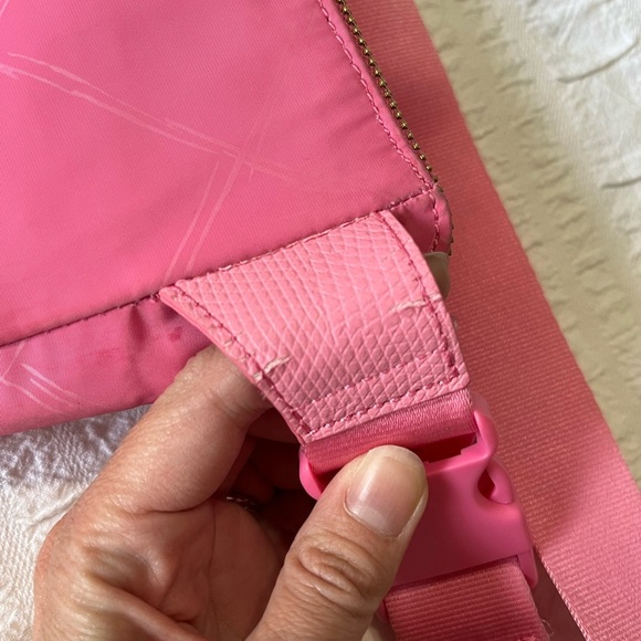 Vera Bradley Pink Crossbody Bag with Textured Fabric - Picture 4 of 6